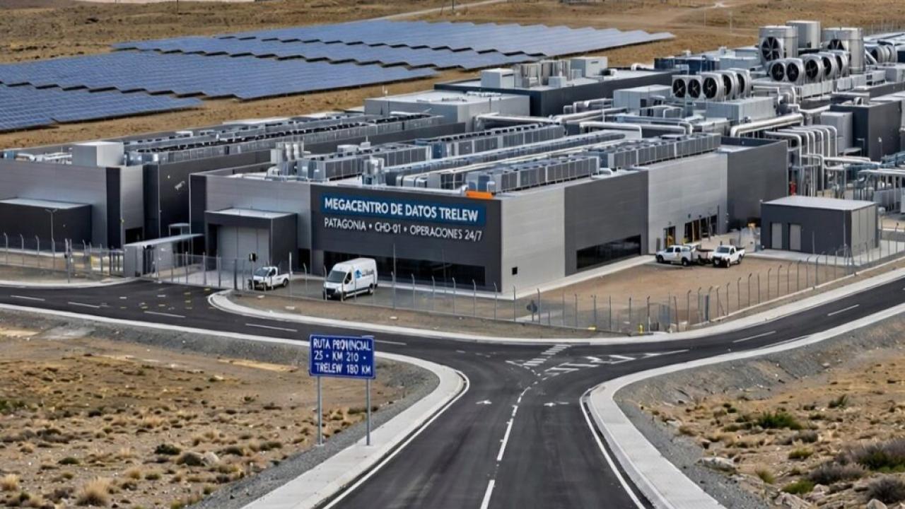 Un nuevo proyecto tecnológico busca instalar en la Patagonia uno de los centros de datos para inteligencia artificial más grandes de la región. La ubicación elegida se encuentra al sur de Trelew, en la provincia de Chubut, pero el emprendimiento no debe confundirse con Stargate Argentina, la iniciativa anunciada anteriormente por OpenAI y Sur Energy.