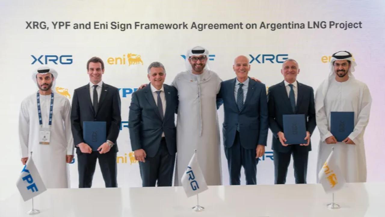 La empresa es el brazo internacional de ADNOC, la petrolera estatal de Emiratos Árabes Unidos. Participará junto con YPF y Eni en Argentina LNG, el megaproyecto de US$51.000 millones que busca convertir el gas de Vaca Muerta en una nueva fuente de exportaciones.