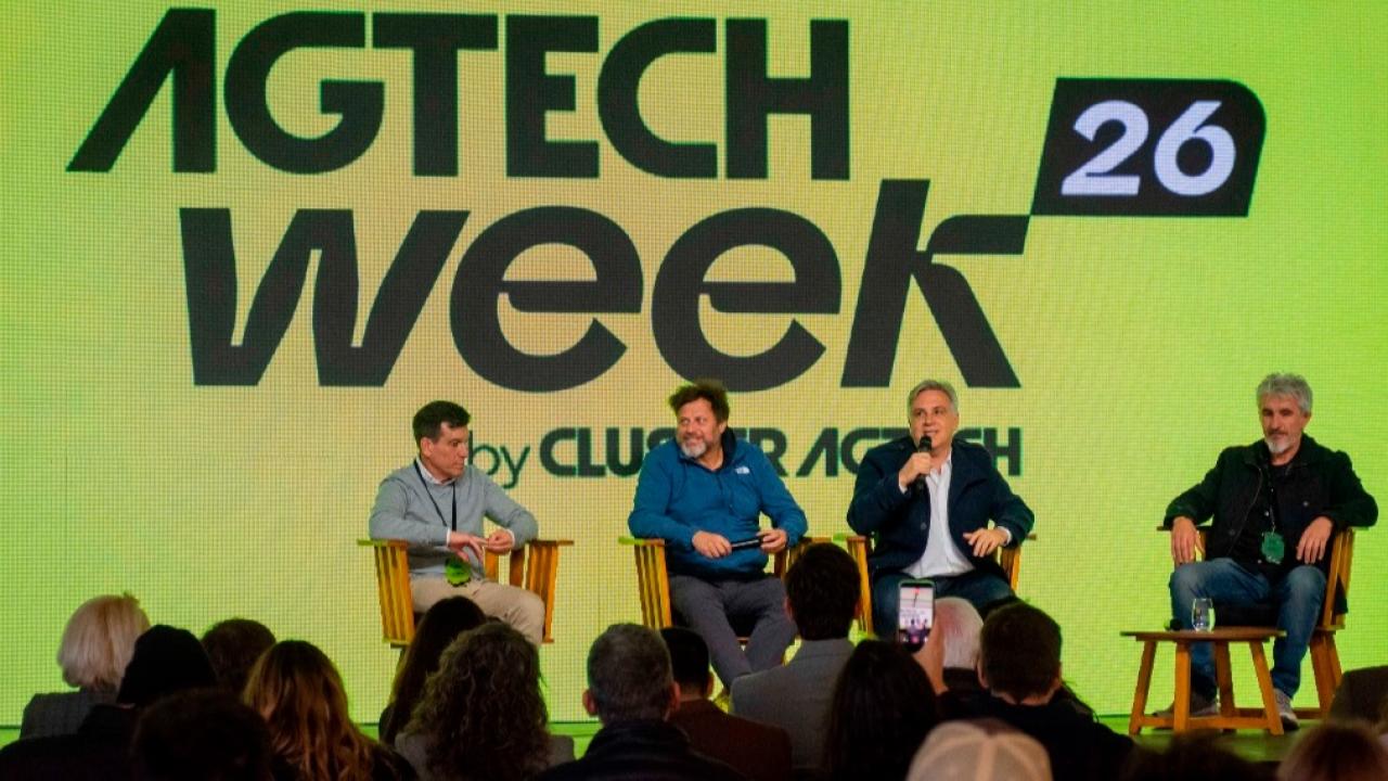 La segunda AgTech Week reunió a productores, startups, inversores, universidades y especialistas. Inteligencia artificial, robótica, biotecnología e integración de datos ocuparon el centro de una agenda que busca convertir innovación en productividad y nuevos negocios.
