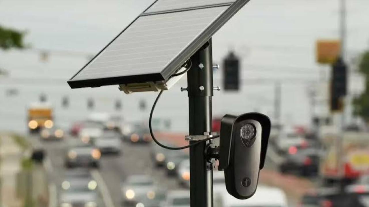 El rechazo contra las cámaras inteligentes de Flock Safety vuelve a colocar a la tecnología en el banquillo de los acusados. Sin embargo, los casos denunciados no demuestran que la herramienta sea necesariamente perjudicial, sino que existen personas e instituciones capaces de utilizarla sin controles, límites ni transparencia.