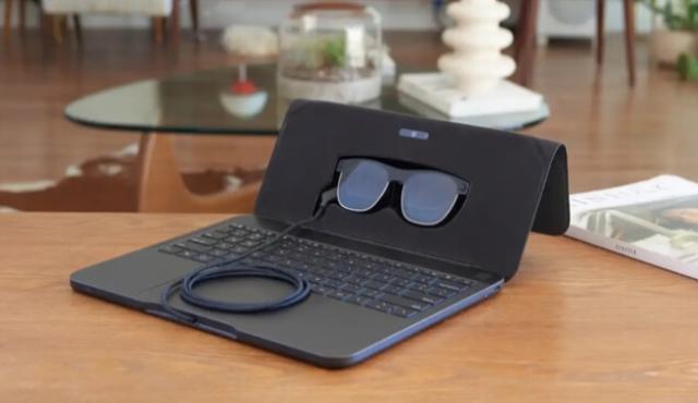 Sightful presentó en 2024 la Spacetop G1, una computadora que reemplazaba la pantalla por gafas de realidad aumentada. El producto fue cancelado antes de su lanzamiento, pero la empresa transformó la idea en un sistema para computadoras con Windows.