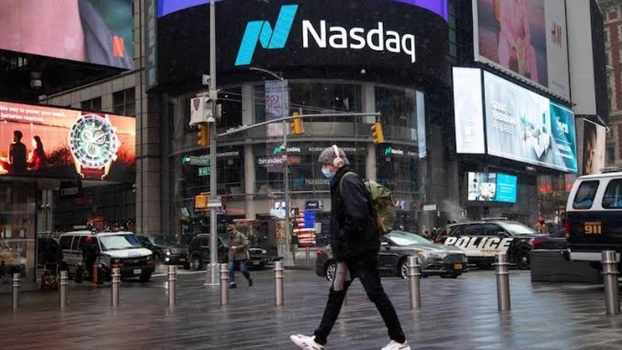 El retroceso no implica, por ahora, el final del auge tecnológico. Sin embargo, el mercado comenzó a exigir que las grandes inversiones en inteligencia artificial se traduzcan rápidamente en ingresos, ganancias y flujo de caja.