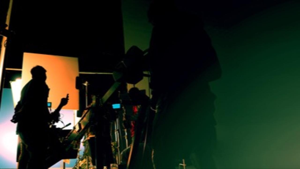 La Universidad Tecnológica Nacional (UTN) y Aula Abierta lanzaron una nueva diplomatura universitaria, íntegramente en español y 100% virtual, destinada a formar profesionales especializados en reducir el impacto ambiental de producciones audiovisuales, festivales, congresos y eventos.
