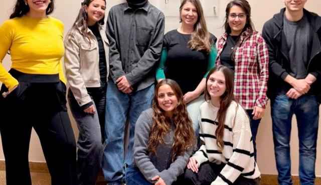 El equipo estudia biomarcadores relacionados con la comunicación entre las neuronas. Ya obtuvo resultados en animales y comenzó a recolectar muestras de voluntarios para evaluar el método en humanos.