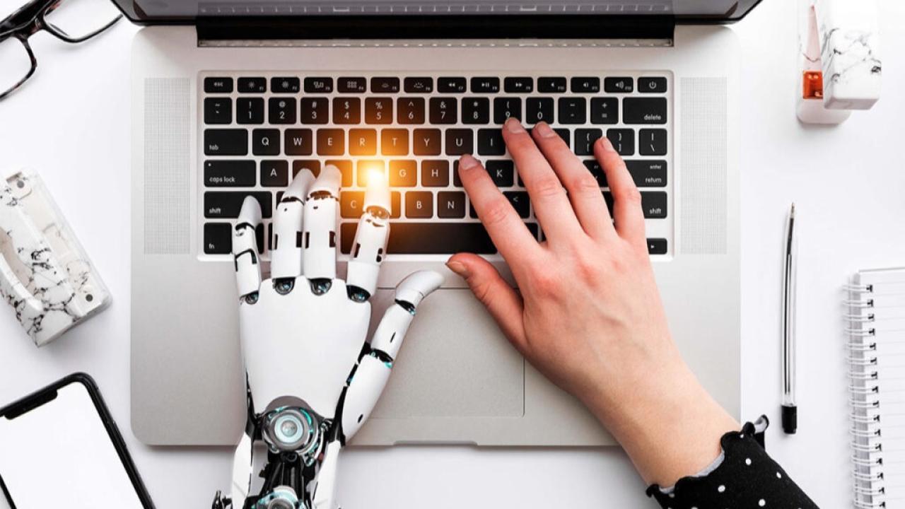 Un estudio del Consejo Económico y Social de la Ciudad de Buenos Aires (CESBA) revela que el 66,9% del empleo porteño presenta algún grado de exposición a la inteligencia artificial generativa. Administración pública, finanzas, tecnología y servicios profesionales aparecen entre los sectores más alcanzados por una transformación que ya empieza a modificar las tareas dentro del mercado laboral.