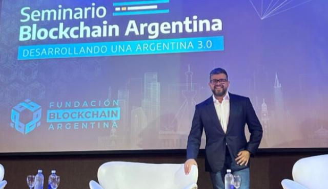 La Fundación Blockchain Argentina planteó la necesidad de volver a discutir la posibilidad de desarrollar una moneda digital argentina, en un contexto marcado por la pérdida de poder adquisitivo del peso y la histórica búsqueda de alternativas de ahorro por parte de los argentinos.