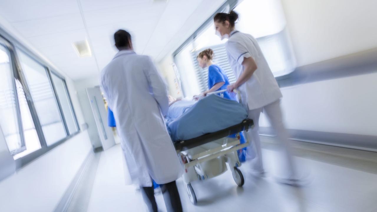 La escasez de médicos, enfermeros y otros profesionales sanitarios está obligando a los sistemas de salud de América Latina a buscar nuevas formas de organizar sus recursos. La planificación digital y una gestión más eficiente de los turnos aparecen como herramientas para enfrentar un escenario de creciente demanda y falta de personal.