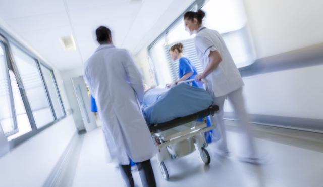 La escasez de médicos, enfermeros y otros profesionales sanitarios está obligando a los sistemas de salud de América Latina a buscar nuevas formas de organizar sus recursos. La planificación digital y una gestión más eficiente de los turnos aparecen como herramientas para enfrentar un escenario de creciente demanda y falta de personal.