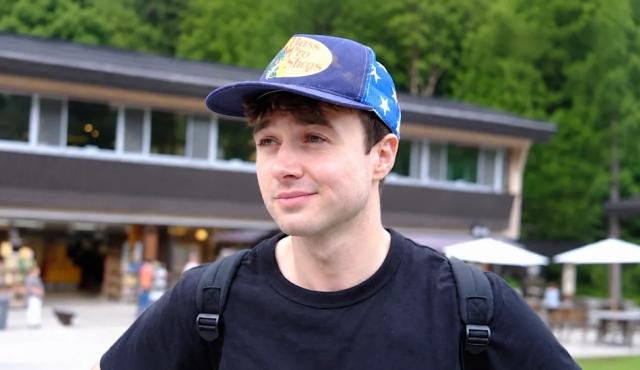 Jacob Coxon, investigador que trabajó en Anthropic y OpenAI, renunció y lanzó una fuerte advertencia sobre la carrera por desarrollar sistemas de inteligencia artificial cada vez más poderosos. Sostiene que las principales compañías avanzan hacia una posible superinteligencia sin haber resuelto cómo garantizar su control. 