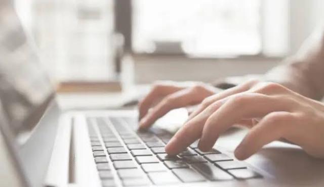 La plataforma educativa incorporó una herramienta que permite buscar oportunidades de empleo cargando el currículum o indicando directamente el puesto, área y país de interés. El sistema concentra avisos de distintos portales y plataformas de reclutamiento, con especial foco en perfiles digitales y tecnológicos.