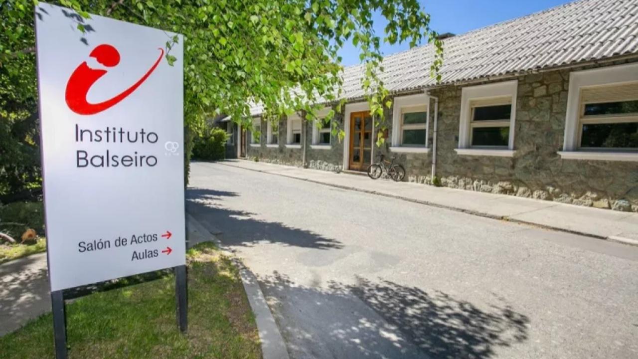 El Instituto Balseiro seleccionó a los finalistas de la edición 2026 de su concurso de planes de negocios. Las propuestas buscan convertir desarrollos científicos en empresas y abarcan biotecnología, inteligencia artificial, energía, salud y tecnología nuclear. Los ganadores se conocerán el 30 de octubre en Bariloche.