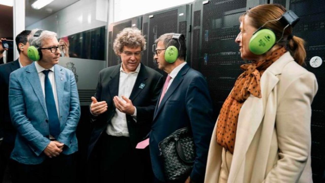 La Universidad Nacional de Córdoba incorporó Helvetios, una supercomputadora donada por la Escuela Politécnica Federal de Lausana (EPFL), de Suiza. El sistema permitirá realizar investigaciones avanzadas en inteligencia artificial, física, química, biología computacional, astronomía, medicina e ingeniería.