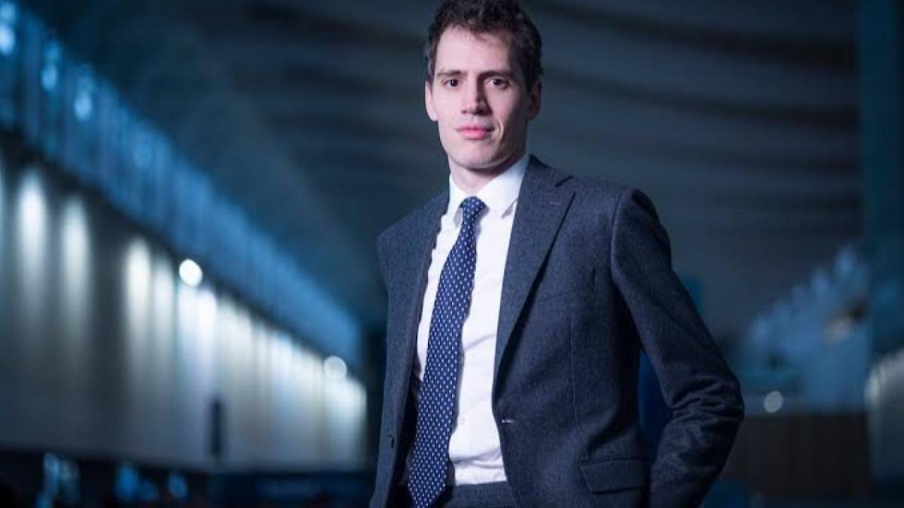 La empresa francesa Mistral presentó un nuevo avance en su carrera por competir con las potencias de la inteligencia artificial. Su CEO afirmó que el modelo supera a desarrollos chinos en determinadas capacidades, aunque todavía no reveló contra qué sistemas realizó la comparación.