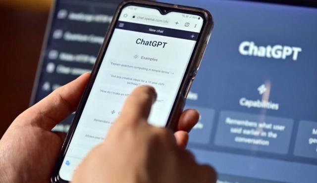 La empresa asegura que los adolescentes utilizan ChatGPT menos de 15 minutos diarios en promedio. Organizaciones especializadas cuestionan, sin embargo, algunos mecanismos de protección para menores.