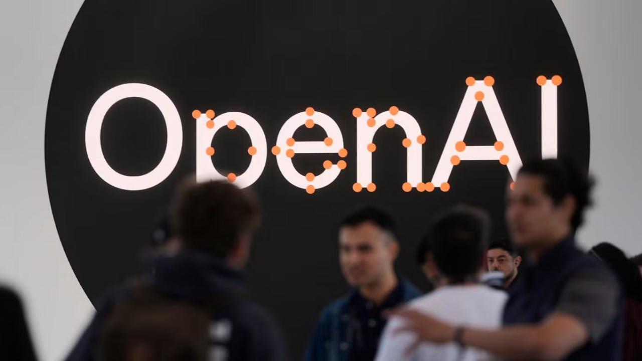 La compañía creadora de ChatGPT enfrenta una nueva controversia después de despedir a tres especialistas en seguridad de inteligencia artificial. Los investigadores sostienen que fueron apartados por defender criterios de seguridad que chocaban con los intereses comerciales de la empresa. OpenAI rechaza las acusaciones y asegura que los despidos respondieron a violaciones de sus políticas internas.