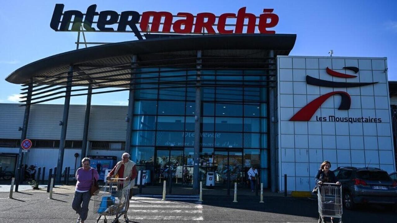 Un ataque informático logró elevar hasta los 50 grados la temperatura de equipos de refrigeración en cadenas comerciales de Francia. El incidente provocó incendios, pérdida de alimentos y daños millonarios, y encendió las alarmas sobre la seguridad de los dispositivos conectados a internet.