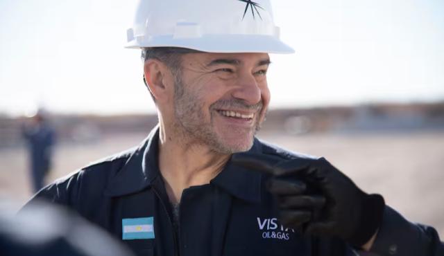 Vista Energy anunció la adquisición de la participación de Petronas en el bloque La Amarga Chica, con lo que lleva su producción diaria de hidrocarburos a 120.000 barriles equivalentes de petróleo (“boe/d”), y se convierte en el mayor productor independiente de petróleo del país. La compañía lleva invertidos más de USD 6.000 millones en la Argentina desde el inicio de sus operaciones en 2018.