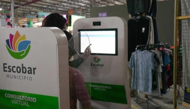 El sistema gratuito de Telemedicina que ofrece la Municipalidad de Escobar realizó 14.276 atenciones en lo que va del año, permitiendo a los vecinos y vecinas del distrito hacer consultas pediátricas (de 0 a 14 años) y clínicas (de 15 años en adelante) de manera virtual, las 24 horas, todos los días del año, incluyendo feriados.