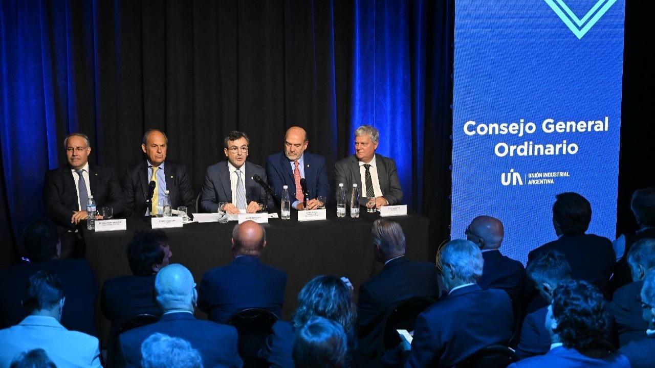 El Consejo General oficializó la lista de unidad y el empresario industrial presidirá la institución por los próximos dos años. La agenda de competitividad, el desarrollo federal y el fortalecimiento de las cadenas de valor serán los principales objetivos de la nueva gestión.
