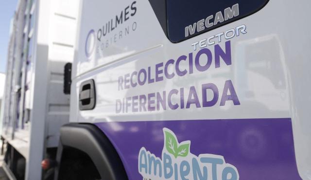 Quilmes presentó “Kick Off SWT” (Smart Waste Technologies), un novedoso proyecto impulsado junto al Municipio, la empresa Urbetrack y el Banco Interamericano de Desarrollo (BID). Se trata de la implementación de tecnologías inteligentes para transformar con más eficiencia, seguridad y control la gestión de residuos sólidos domiciliarios en el distrito.