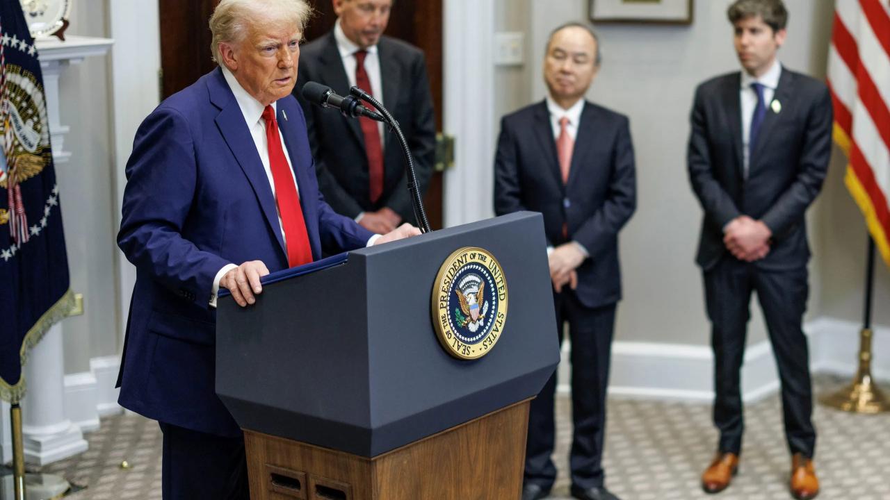 En un movimiento que sacudió al mundo tecnológico, el presidente de los Estados Unidos, Donald Trump, anunció el ambicioso “Proyecto Stargate”, una iniciativa público-privada con una inversión estimada de hasta 500 mil millones de dólares en los próximos cuatro años.
