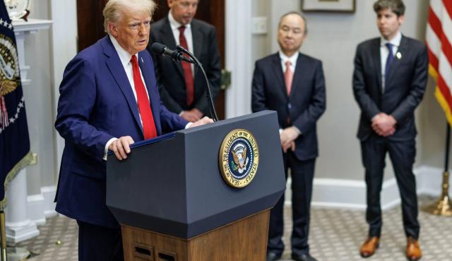 En un movimiento que sacudió al mundo tecnológico, el presidente de los Estados Unidos, Donald Trump, anunció el ambicioso “Proyecto Stargate”, una iniciativa público-privada con una inversión estimada de hasta 500 mil millones de dólares en los próximos cuatro años.
