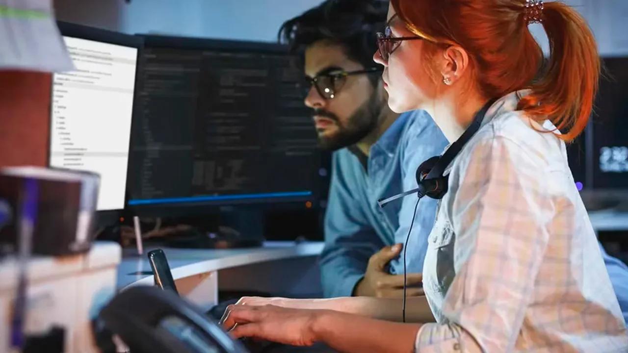 En pleno auge digital, el sector IT argentino atraviesa un fuerte crecimiento, impulsado por la Inteligencia Artificial, el comercio electrónico y el nearshoring, lo que intensifica la competencia por atraer talento especializado.