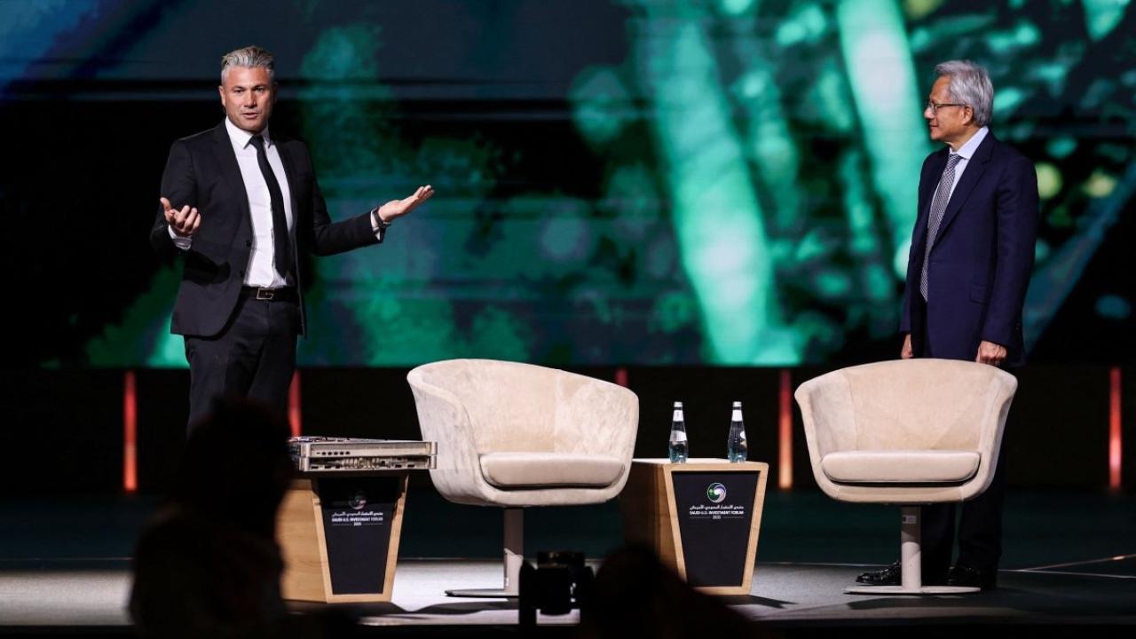 En un movimiento que refuerza su liderazgo en el sector de lnteligencia Artificial (IA), Nvidia ha anunciado una asociación estratégica con Humain, una nueva empresa respaldada por el Fondo de Inversión Pública (PIF) de Arabia Saudita. 