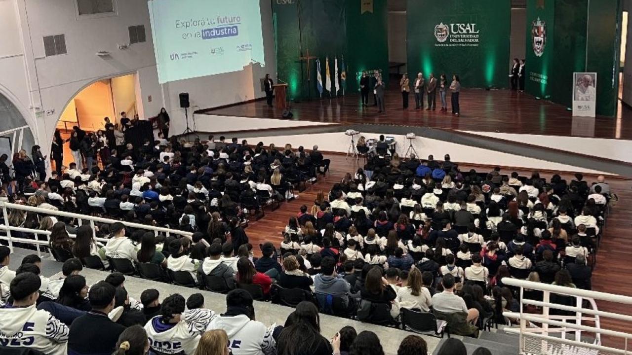 La Unión Industrial Argentina (UIA) realizó el evento “Explorá tu futuro en la industria” junto a la Universidad del Salvador (USAL) y la Asociación de Institutos Privados de Argentina (AIEPA).
