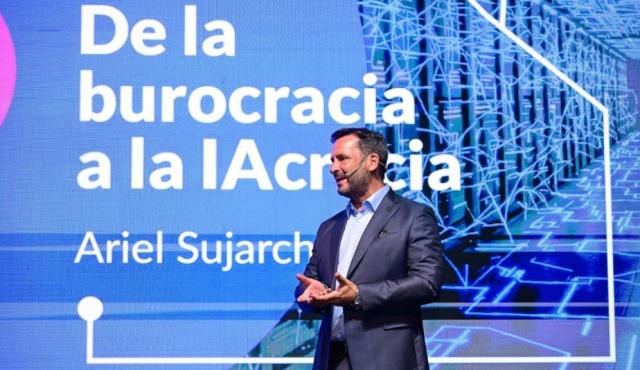 El intendente de Escobar detalla cómo la tecnología y la Inteligencia Artificial están transformando la gestión pública, la seguridad, la movilidad y la participación ciudadana en el distrito. Su apuesta a una revolución tecnológica para construir un Estado “DASE”: dinámico, ágil, sencillo y eficiente.