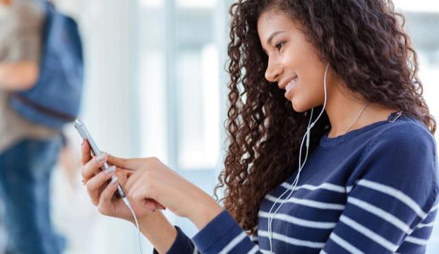 El boom del aprendizaje de idiomas por celular llegó para quedarse. Desde la popular gamificación de Duolingohasta la inmersión conversacional de HelloTalk, la tecnología transformó por completo la forma en que estudiamos lenguas extranjeras. En esta nota, te contamos cuáles son las plataformas más efectivas del año y cómo elegir la mejor app según tu estilo.