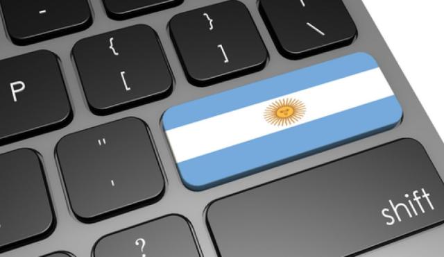 Mientras el mundo acelera su transformación digital, Argentina profundiza su retraso en sectores clave como la Inteligencia Artificial, la ciberseguridad, el desarrollo de hardware y las tecnologías verdes. La falta de una estrategia nacional y el escaso apoyo del Estado contrastan con las fuertes inversiones públicas que impulsan estas áreas en países desarrollados.