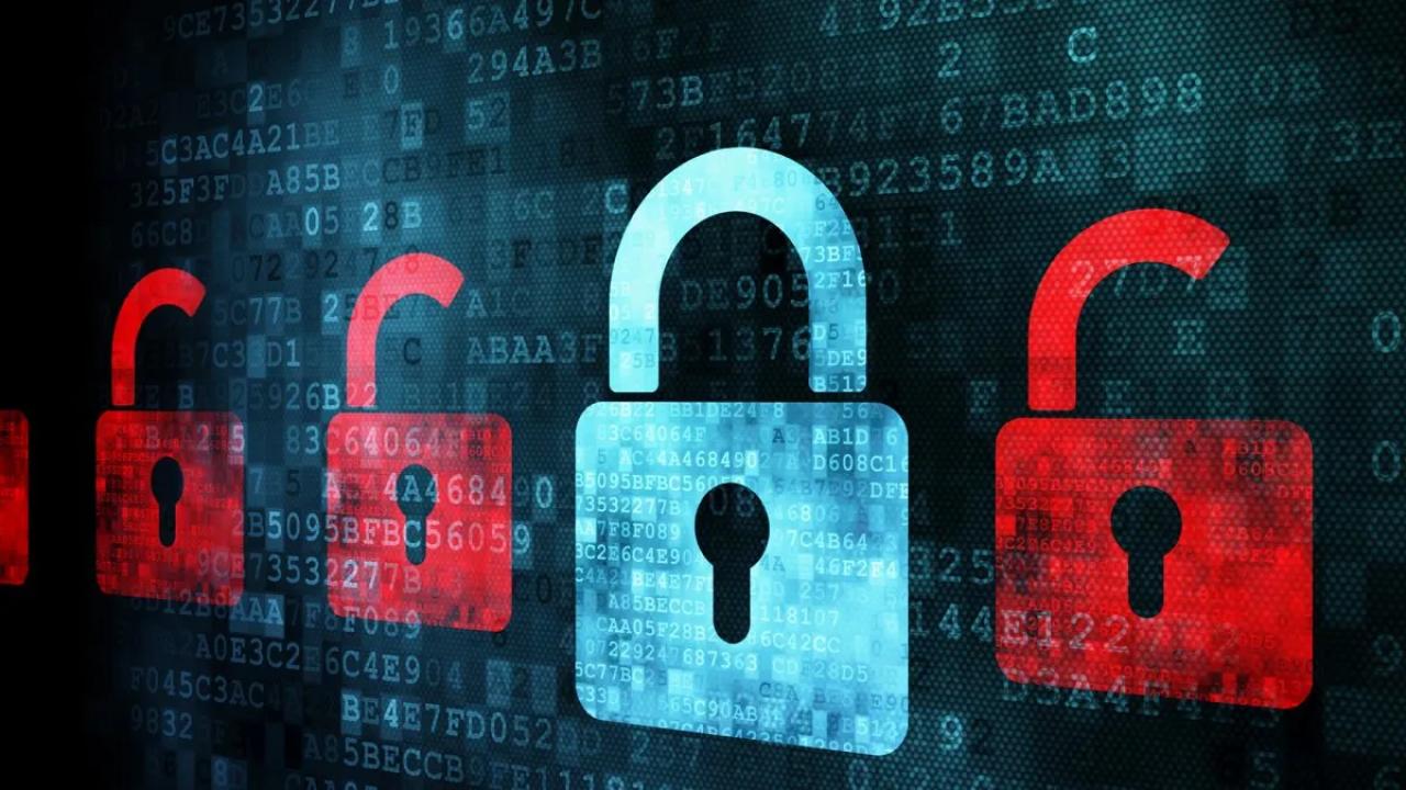 En un mundo donde las oficinas ya no tienen paredes y los ciberdelincuentes operan con la sofisticación de agencias de inteligencia, la vieja fortaleza digital, protegida por un foso y un muro perimetral, se ha derrumbado.
