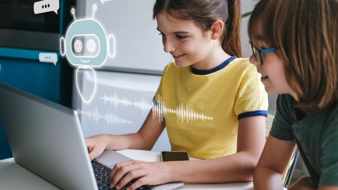 La irrupción de la Inteligencia Artificial generativa en las aulas argentinas ha generado un intenso debate entre docentes, especialistas, autoridades y familias. ¿Estamos ante una herramienta que potencia el aprendizaje o frente a una tecnología que debilita el desarrollo crítico e intelectual de los estudiantes?
