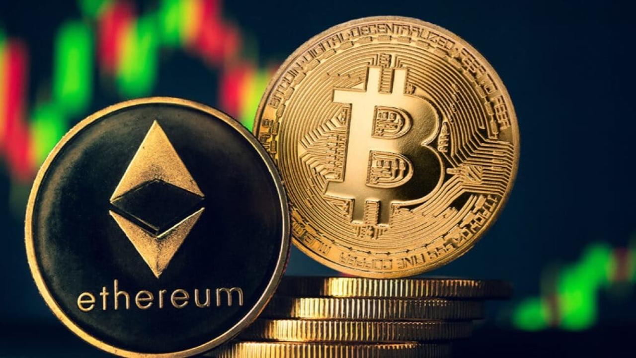 Bitcoin inicia la semana en torno a los 107.000 dólares, mientras Ethereum se mantiene sobre los 2.460. Las criptomonedas muestran señales mixtas, entre toma de ganancias, flujos hacia ETFs y expectativas por la regulación global. ¿Qué puede pasar en los próximos días?