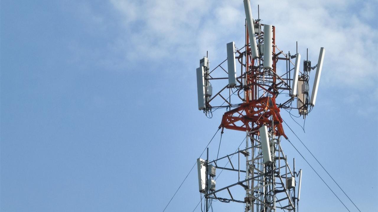 Aunque Argentina aún no cuenta con una red 5G nacional masiva, el despliegue sigue avanzando por etapas. Gracias a las subastas de espectro de 2023 impulsadas por ENACOM, las principales operadoras ya instalaron servicios en zonas urbanas clave  .
