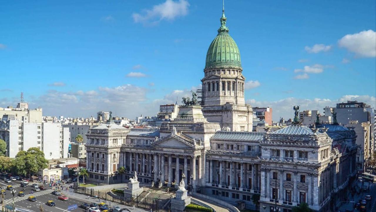 El diputado Gabriel Chumpitaz presentó un proyecto de Ley Nacional de Inteligencia Artificial, que incluye la creación del Ministerio de Inteligencia Artificial de la Nación Argentina como órgano rector en la materia. 