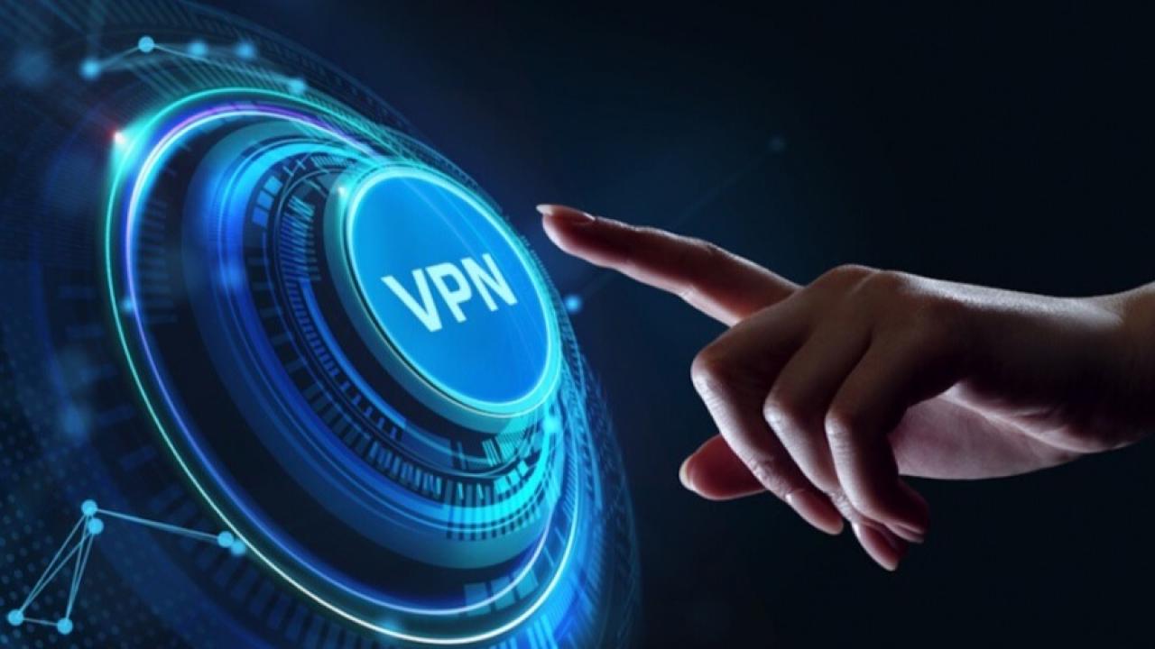 En un mundo donde nuestros datos personales circulan por redes públicas, aplicaciones y sitios web, proteger la privacidad digital se volvió una necesidad. Una de las herramientas más efectivas para lograrlo es la VPN (Virtual Private Network), cada vez más popular en Argentina.
