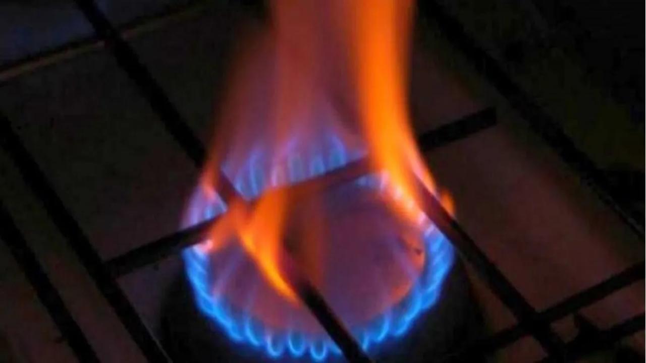 El monóxido de carbono (CO) es conocido como el “asesino silencioso” por una razón aterradora: es inodoro, incoloro e insípido, lo que lo hace indetectable para los sentidos humanos. Cada año, este gas tóxico, producto de la combustión incompleta de materiales como la madera, el carbón, el gas natural o el propano, se cobra vidas y deja secuelas graves en miles de personas.