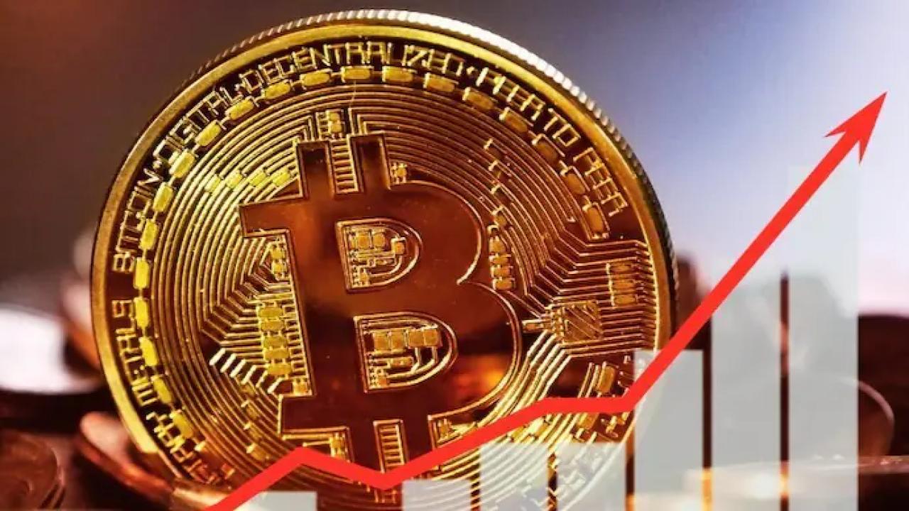 La criptomoneda más importante del mundo arrancó la semana con una nueva marca en su historial: Bitcoin (BTC) se ubica por encima de los US$121.000, consolidando un repunte sostenido que lo reafirma como uno de los activos más buscados por inversores institucionales. I