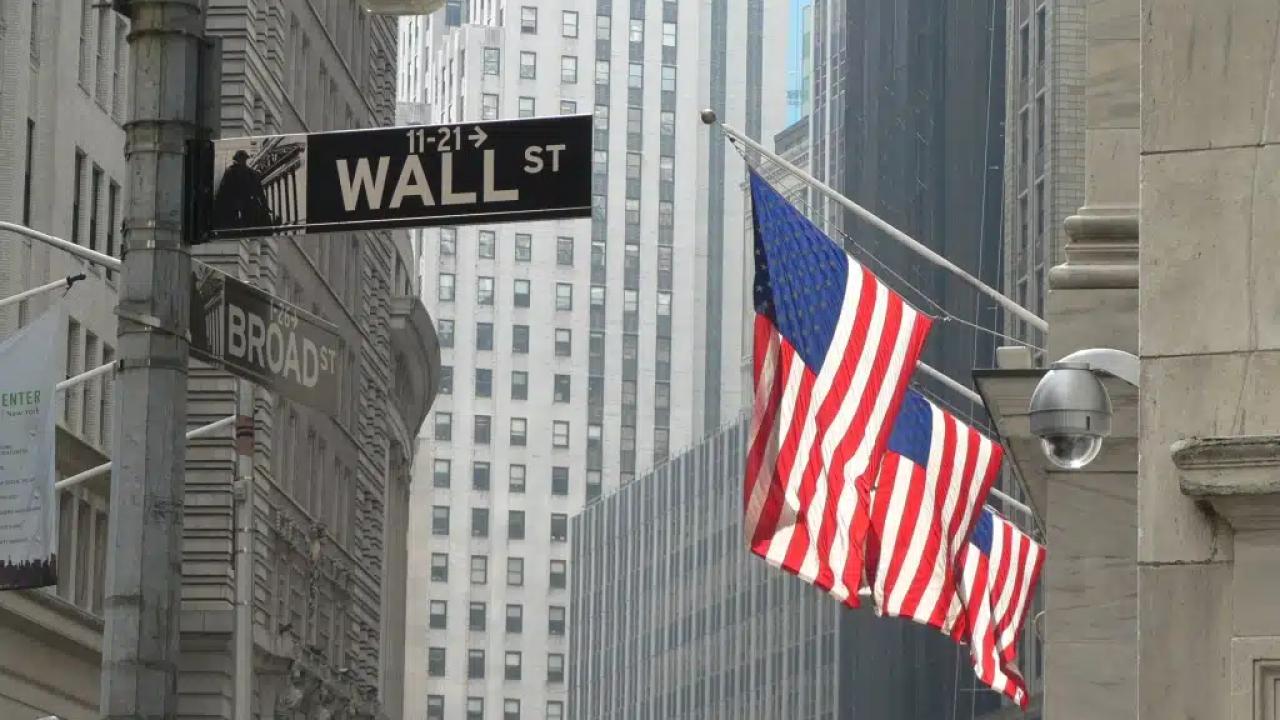 Las principales agencias reguladoras bancarias de Estados Unidos, incluyendo la Oficina del Contralor de la Moneda (OCC), la Reserva Federal y la Corporación Federal de Seguro de Depósitos (FDIC), han emitido nuevas directrices sobre la custodia y resguardo de criptoactivos por parte de instituciones financieras.