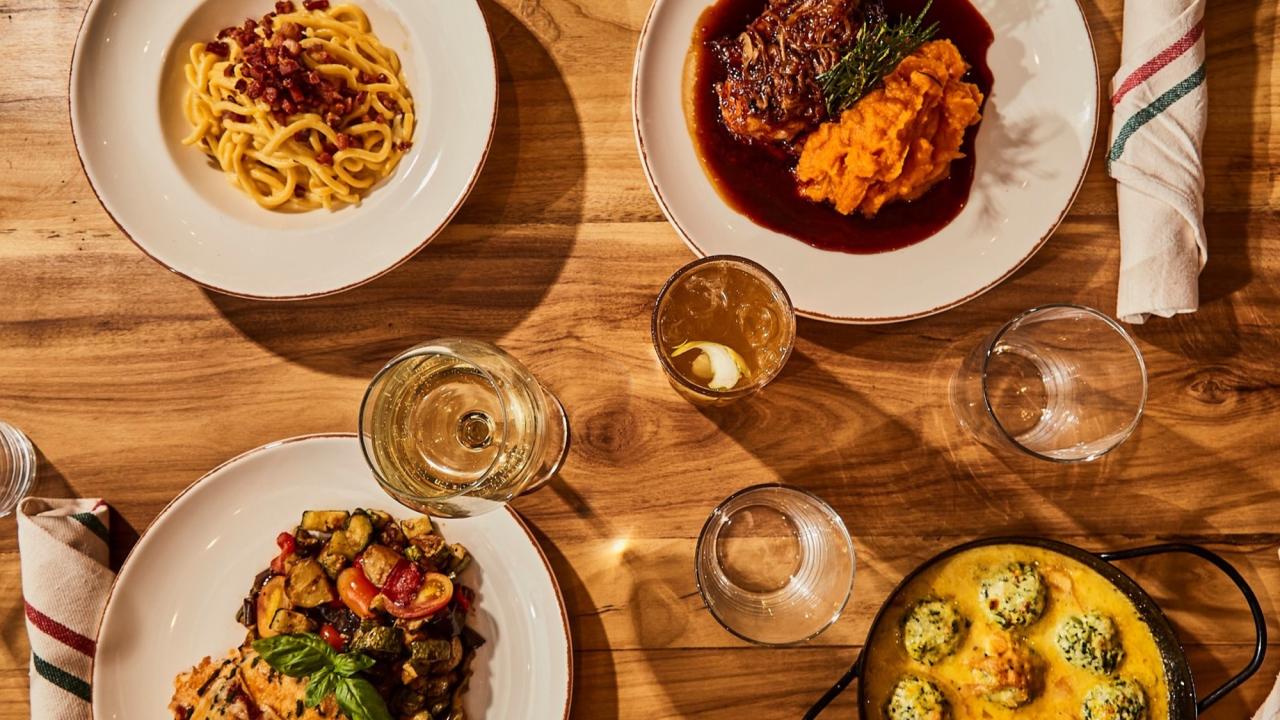 Con la llegada del frío, un plato de pasta casera se convierte en el plan ideal. Pero, ¿cuáles son los mejores lugares para disfrutar de esta delicia en Buenos Aires? Le preguntamos a la inteligencia artificial, y esto es lo que ChatGPT y Gemini tienen para decir.