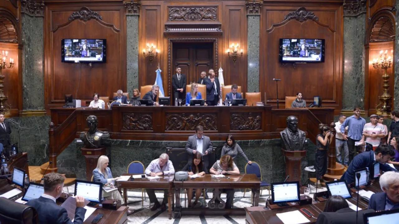 La Legislatura de la Ciudad Autónoma de Buenos Aires tiene varios proyectos que buscan regular, implementar y capacitar en el uso de la Inteligencia Artificial (IA) en diversos ámbitos, pero no hay proyectos que impulsen a la ciudad como un polo para la inversión.