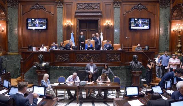 La Legislatura de la Ciudad Autónoma de Buenos Aires tiene varios proyectos que buscan regular, implementar y capacitar en el uso de la Inteligencia Artificial (IA) en diversos ámbitos, pero no hay proyectos que impulsen a la ciudad como un polo para la inversión.