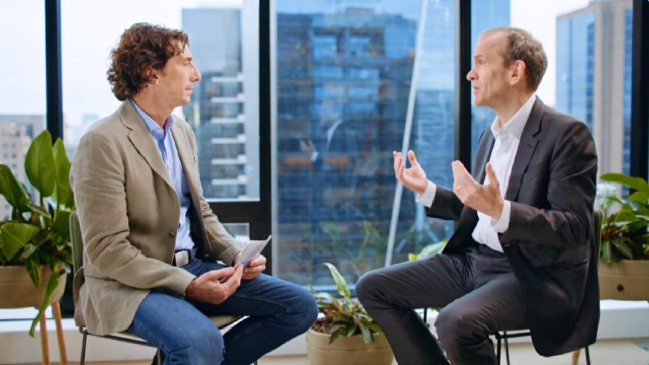 La Inteligencia Artificial (IA) está “transformando la forma en que aprendemos, descubrimos y resolvemos problemas” a una velocidad y escala nunca antes vistas, revolucionando desde avances científicos hasta el diseño de medicamentos. 