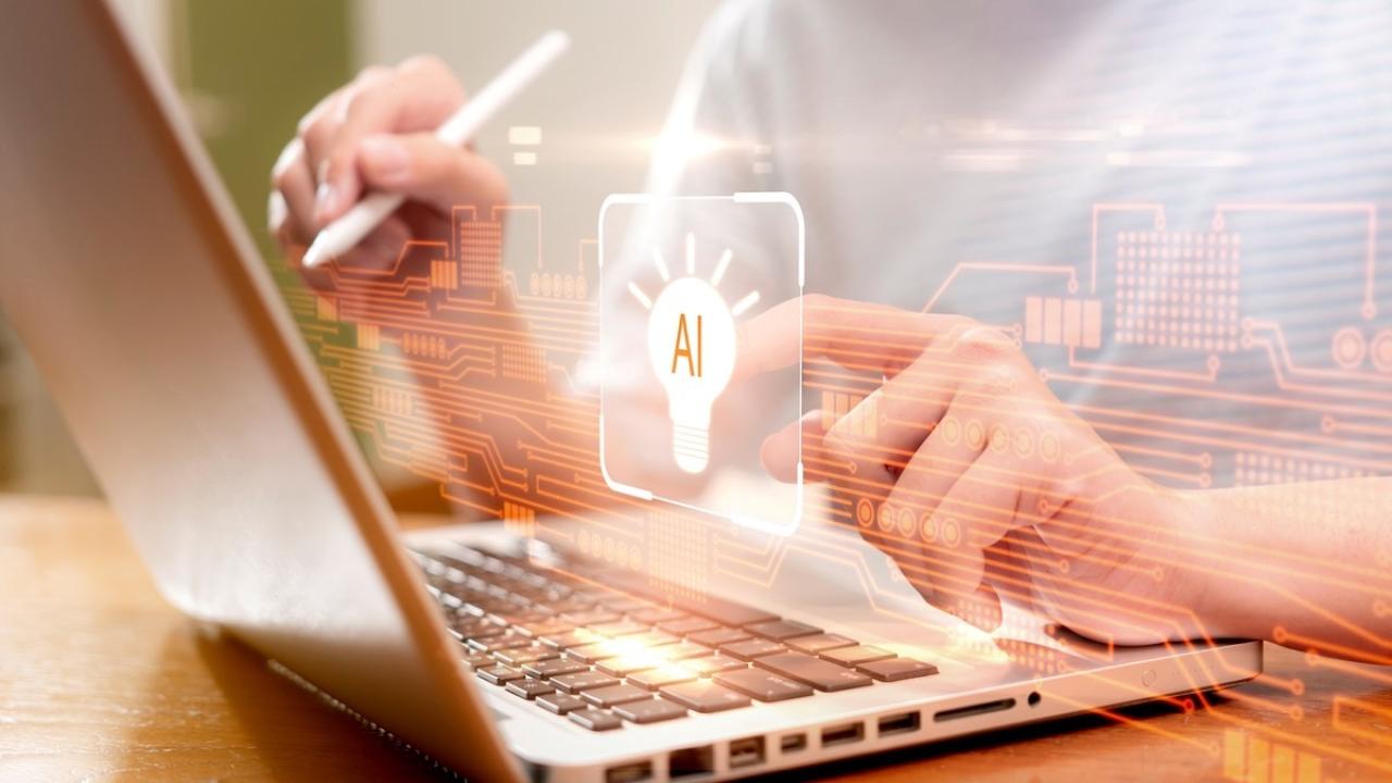 La Inteligencia Artificial ya no es exclusiva del mundo tech. Cada vez más profesionales de áreas tan diversas como la salud, el derecho, la educación, la comunicación o la gestión pública están descubriendo que la IA puede ser una aliada poderosa para transformar su trabajo.