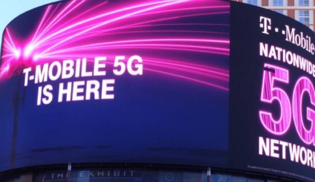 T‑Mobile se convierte en la primera operadora de EE. UU. en implementar masivamente L4S, una tecnología clave de la nueva era 5G Advanced que reduce la latencia, mejora el rendimiento en tiempo real y abre la puerta a servicios como gaming en la nube, realidad extendida y conducción remota. Un paso firme hacia redes más inteligentes, fluidas y personalizadas.