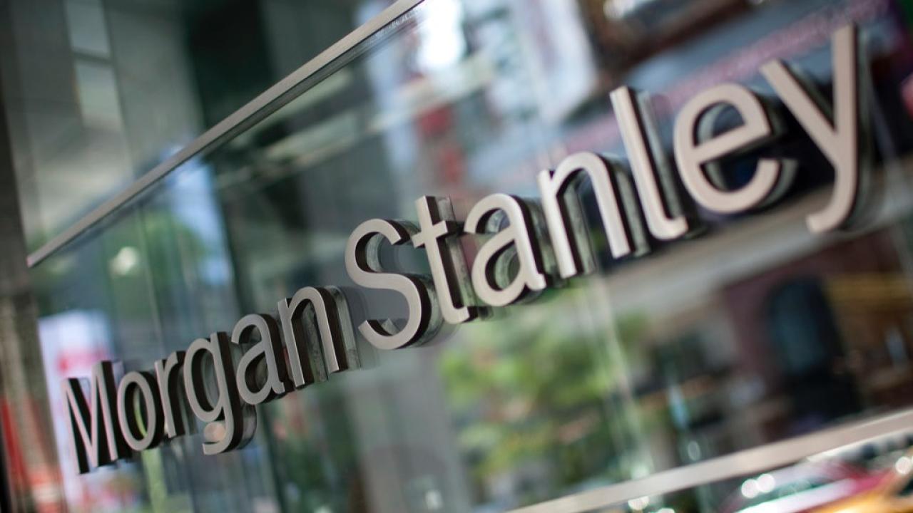 La firma de Wall Street identifica un “punto de inflexión” en la expansión de la IA generativa, pronostica fuertes oportunidades de inversión y profundiza el despliegue interno de estas tecnologías.
