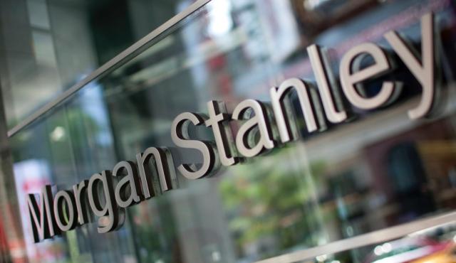 La firma de Wall Street identifica un “punto de inflexión” en la expansión de la IA generativa, pronostica fuertes oportunidades de inversión y profundiza el despliegue interno de estas tecnologías.
