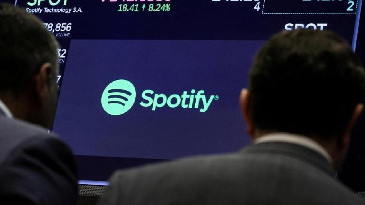 Las acciones de Spotify Technology S.A. (NYSE: SPOT) se desplomaron un 11%, registrando su peor jornada bursátil desde 2022.